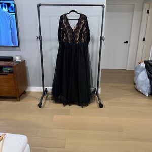 City Chic Black Lace & Tulle V‑Neck Maxi Dress